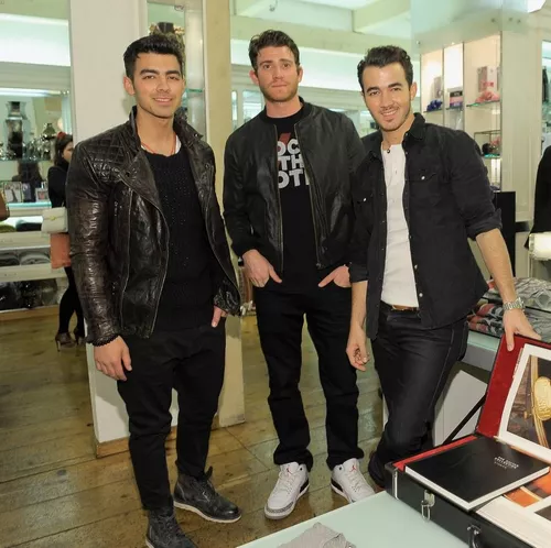 joe-kevin-jonas-rock-vote-003