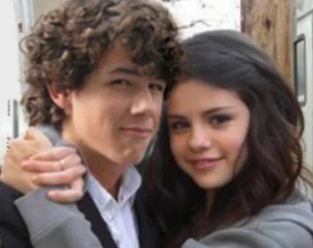 Nick Jonas no olvida a Selena Gómez