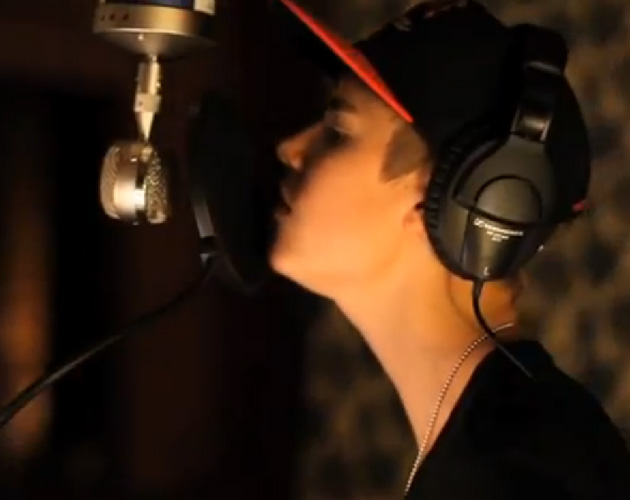 Vídeo: Justin Bieber grabando su álbum "Under The Mistletoe" Vídeo: Justin Bieber grabando su álbum "Under The Mistletoe"