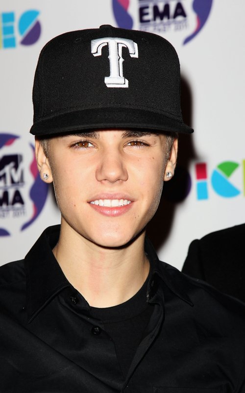 Justin Bieber y Selena Gómez en su llegada a Belfast Justin Bieber y Selena Gómez en su llegada a Belfast