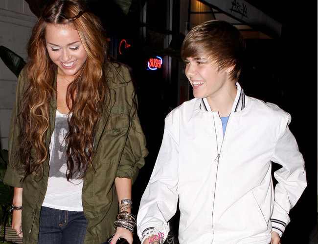 Miley Cyrus y Justin Bieber los adolescentes más ricos de Hollywood Miley Cyrus y Justin Bieber los adolescentes más ricos de Hollywood