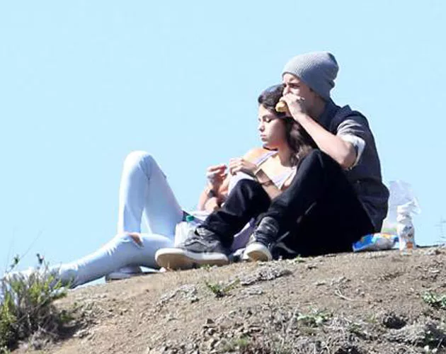 justin y selena camping
