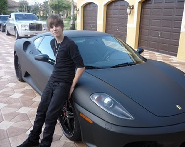 Justin Bieber parado por la policía Justin Bieber parado por la policía