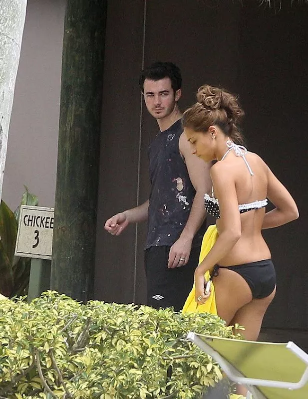 kevin-danielle-jonas-golf-04