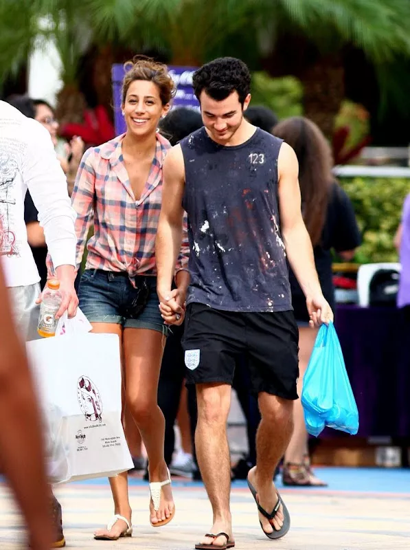 kevin-danielle-jonas-golf-08