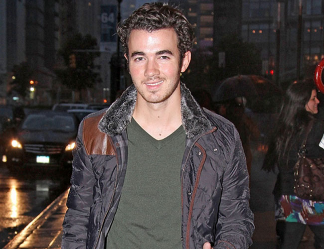 Kevin Jonas de paseo por Nueva York Kevin Jonas de paseo por Nueva York