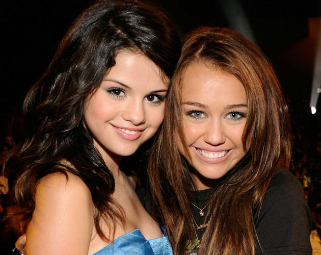 ¿Copia Selena Gómez a Miley Cyrus?