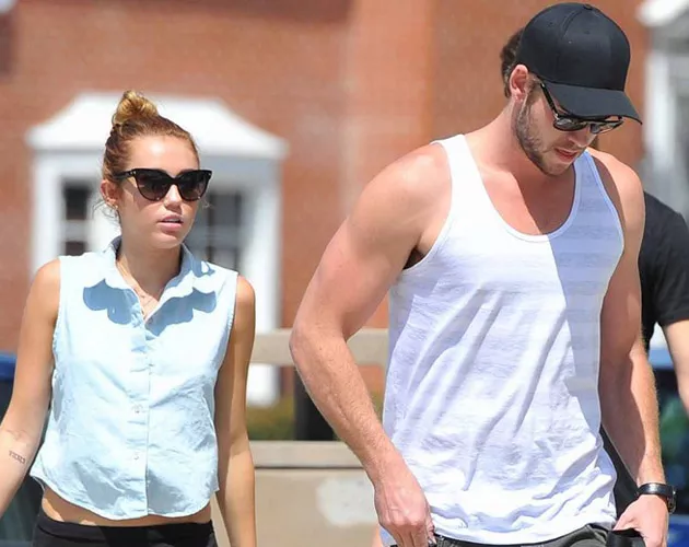 liam y miley perrita