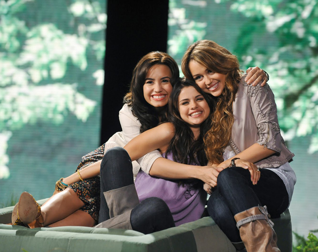 Demi Lovato estuvo apoyada por Selena Gómez y Miley Cyrus