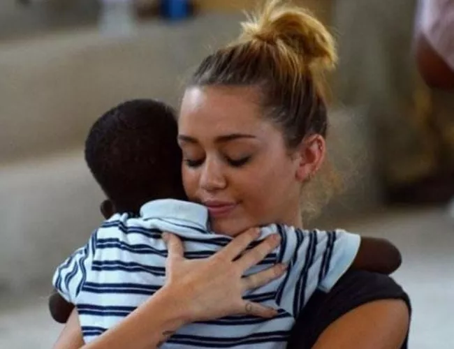 miley solidaria