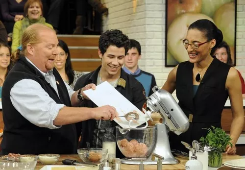 nick-jonas-the-chew-004