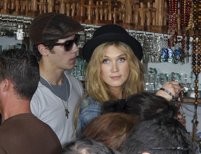 Nick Jonas y Delta Goodrem de turismo por Brasil Nick Jonas y Delta Goodrem de turismo por Brasil