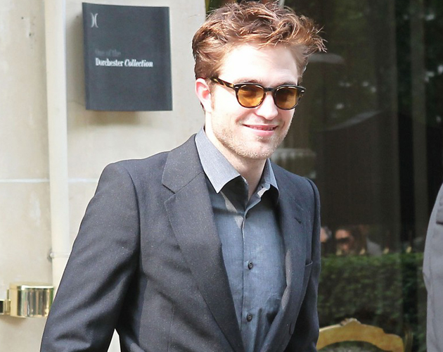 Robert Pattinson sólo necesita ropa interior 