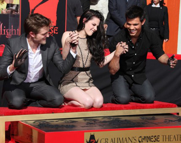 Robert Pattinson, Kristen Stewart y Taylor Lautner en el Paseo de la Fama de Hollywood Robert Pattinson, Kristen Stewart y Taylor Lautner en el Paseo de la Fama de Hollywood