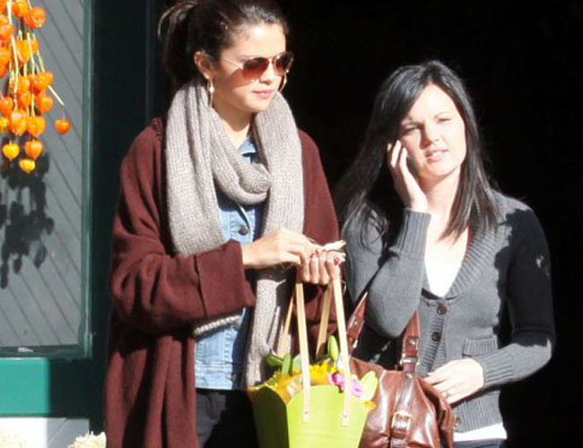 Selena Gómez se relaja tras su concierto en Victoria (Canadá) Selena Gómez se relaja tras su concierto en Victoria (Canadá)