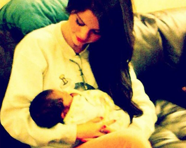 Selena Gómez en plan madre con el bebé de su amiga