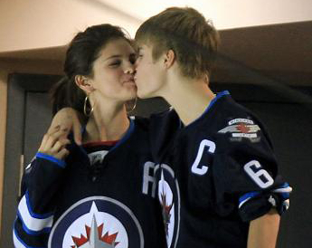 Justin Bieber y Selena Gómez, besos sobre hielo