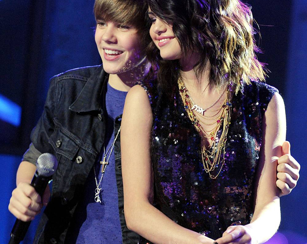 Justin Bieber y Selena Gómez ya no llevan los anillos de castidad Justin Bieber y Selena Gómez ya no llevan los anillos de castidad
