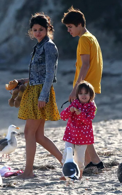 selena-justin-021712-5