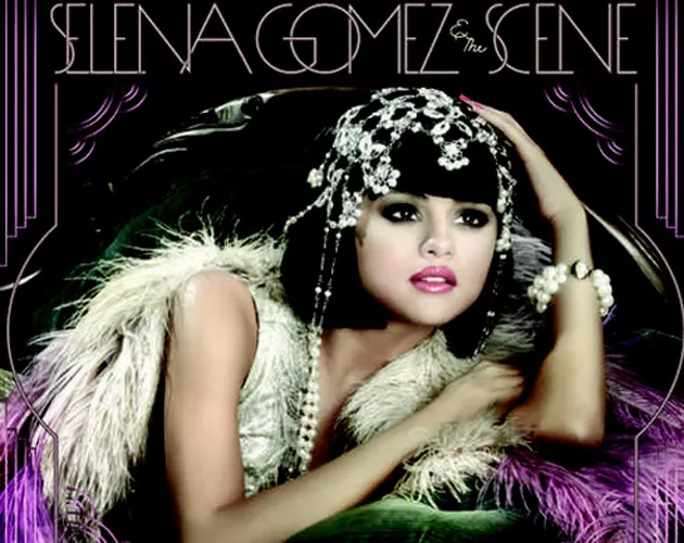 Selena Gómez espectacular en la portada de su nuevo disco