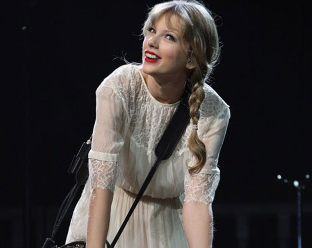 Taylor Swift canta un nuevo tema de "Los juegos del hambre" en su concierto en Auckland Taylor Swift canta un nuevo tema de "Los juegos del hambre" en su concierto en Auckland