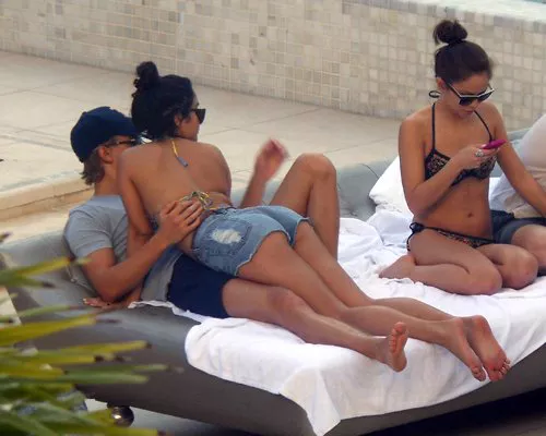 vanessa-hudgens-123111-4