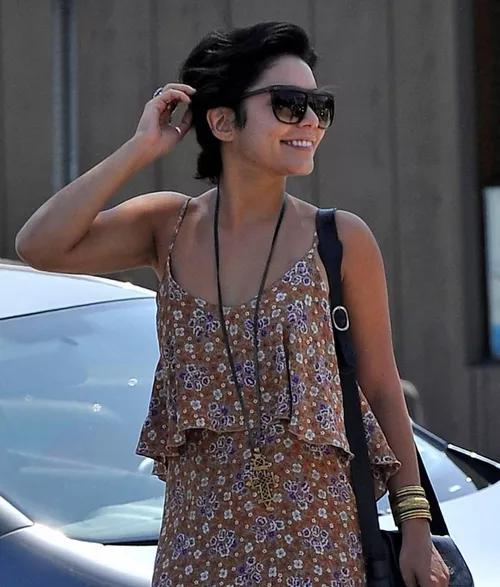 vanessa-hudgens-hombre-misterioso-002